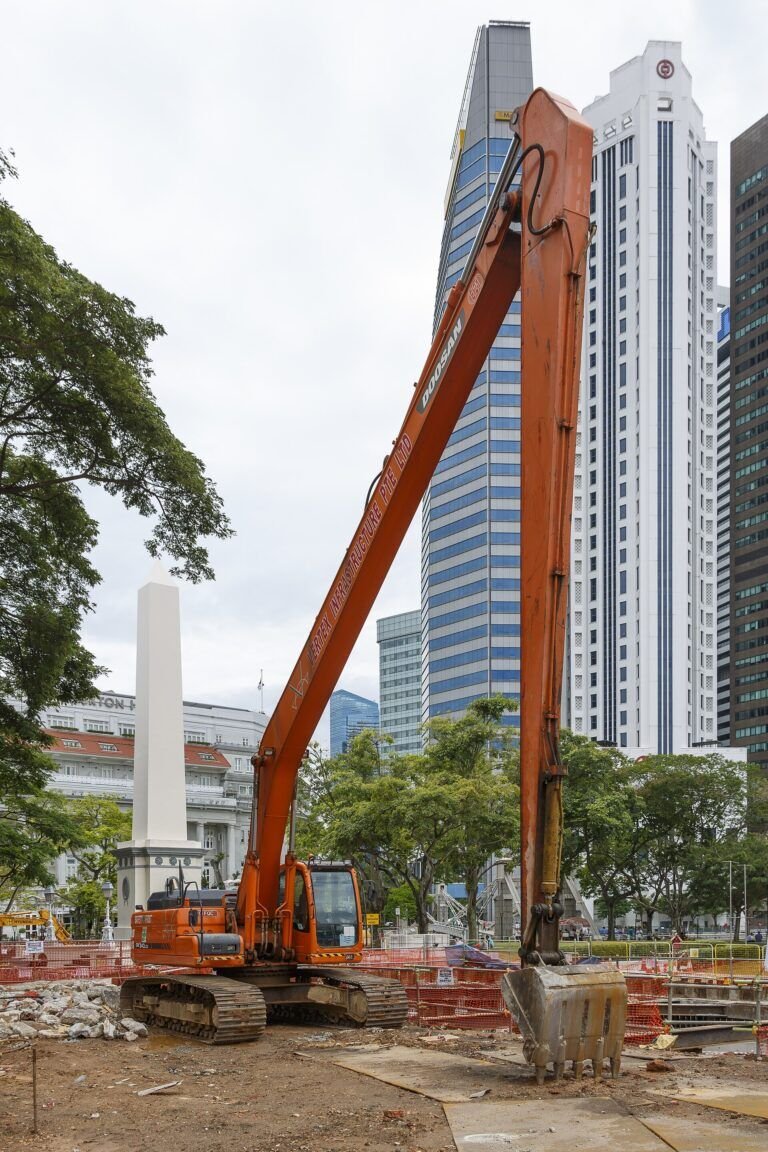 Sewa atau Beli Alat Berat? Hitungan yang Sering Terlewat